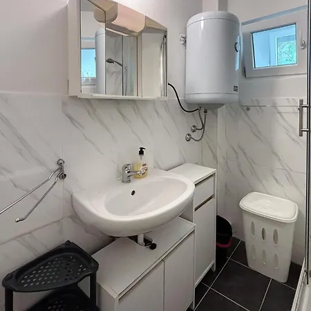 Apartmán Gorgeous In With House Sea View Klenovica